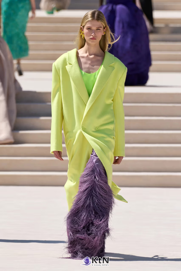 Balenciaga But Bigger: Pierpaolo Piccioli's Fall 2026 Couture Debut. 사진=Vogue Runway, K trendy NEWS DB ⓒ케이 트렌디뉴스 무단전재 및 수집, 재배포금지