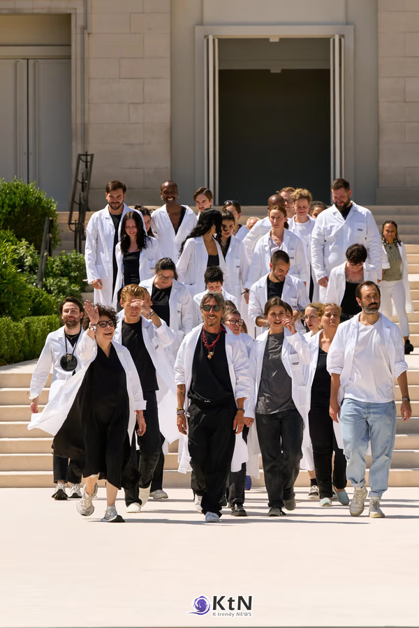 Balenciaga But Bigger: Pierpaolo Piccioli's Fall 2026 Couture Debut. 사진=Vogue Runway, K trendy NEWS DB ⓒ케이 트렌디뉴스 무단전재 및 수집, 재배포금지