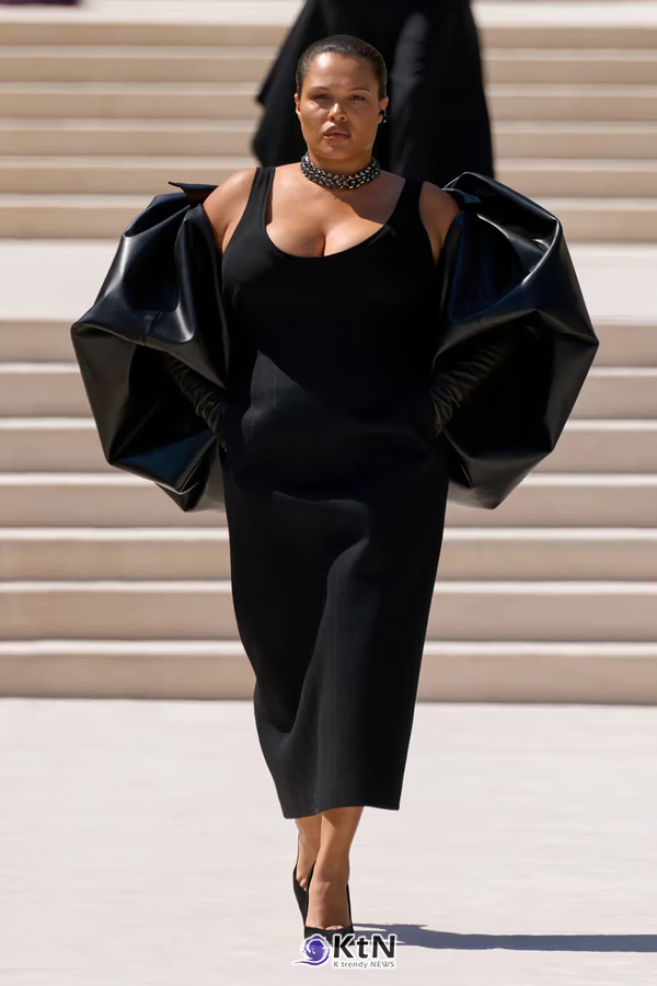 Balenciaga But Bigger: Pierpaolo Piccioli's Fall 2026 Couture Debut. 사진=Vogue Runway, K trendy NEWS DB ⓒ케이 트렌디뉴스 무단전재 및 수집, 재배포금지