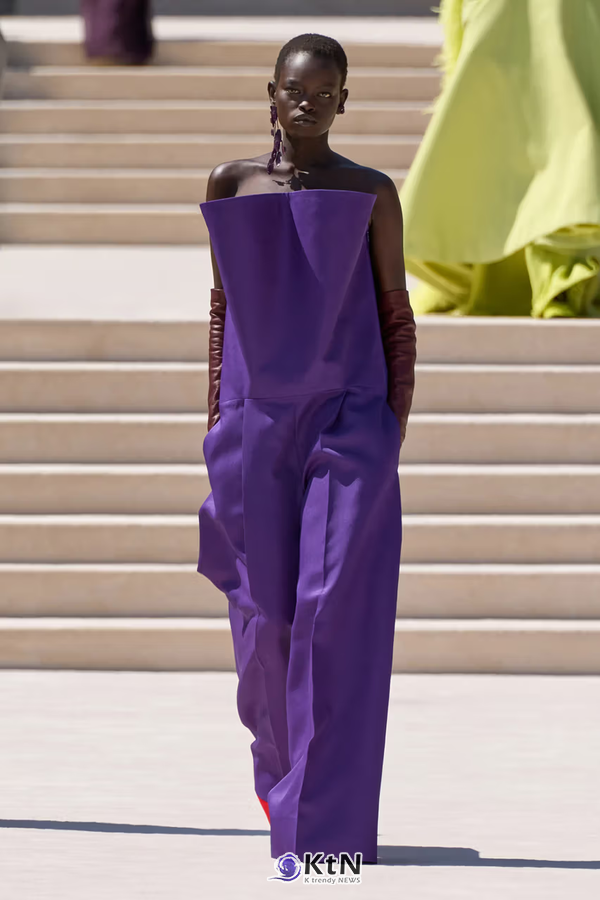Balenciaga But Bigger: Pierpaolo Piccioli's Fall 2026 Couture Debut. 사진=Vogue Runway, K trendy NEWS DB ⓒ케이 트렌디뉴스 무단전재 및 수집, 재배포금지