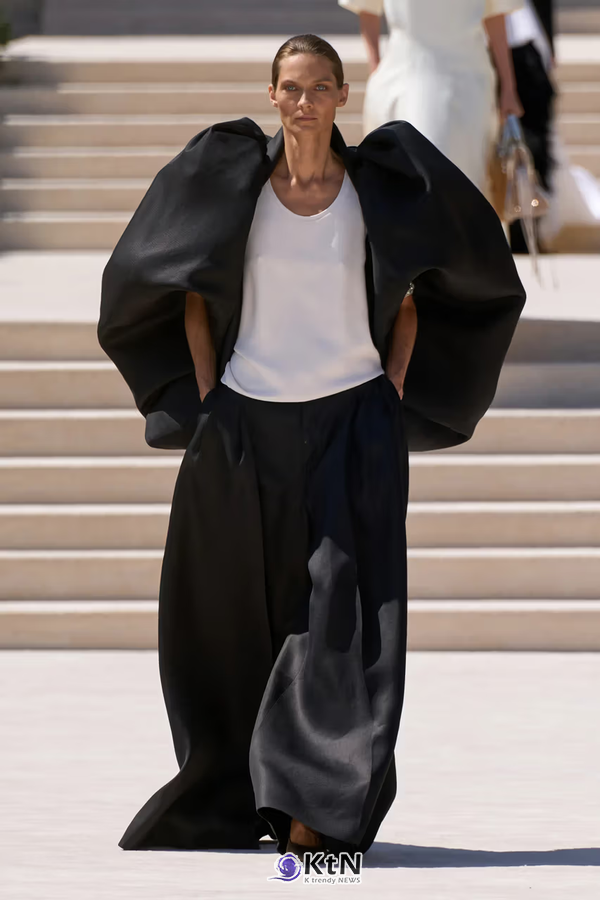 Balenciaga But Bigger: Pierpaolo Piccioli's Fall 2026 Couture Debut. 사진=Vogue Runway, K trendy NEWS DB ⓒ케이 트렌디뉴스 무단전재 및 수집, 재배포금지