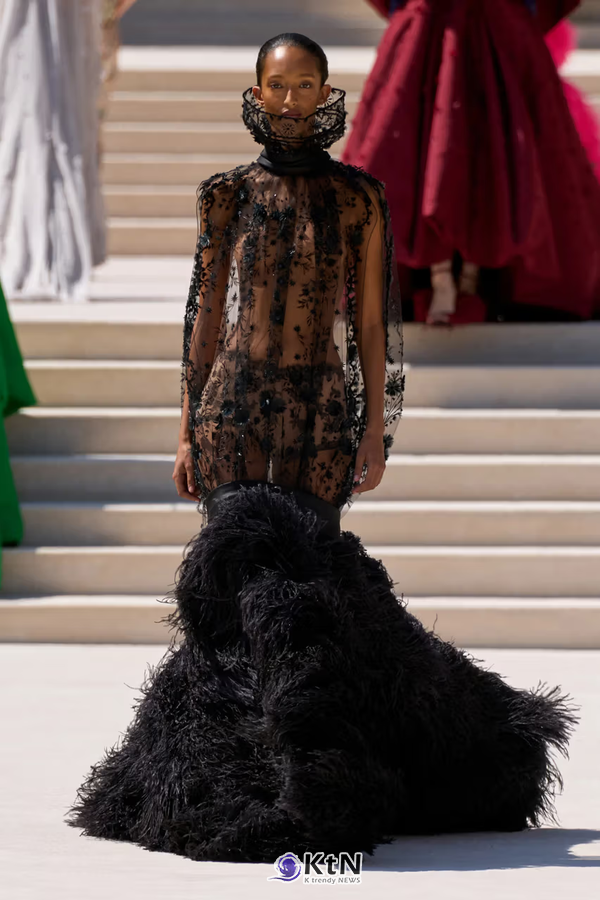 Balenciaga But Bigger: Pierpaolo Piccioli's Fall 2026 Couture Debut. 사진=Vogue Runway, K trendy NEWS DB ⓒ케이 트렌디뉴스 무단전재 및 수집, 재배포금지