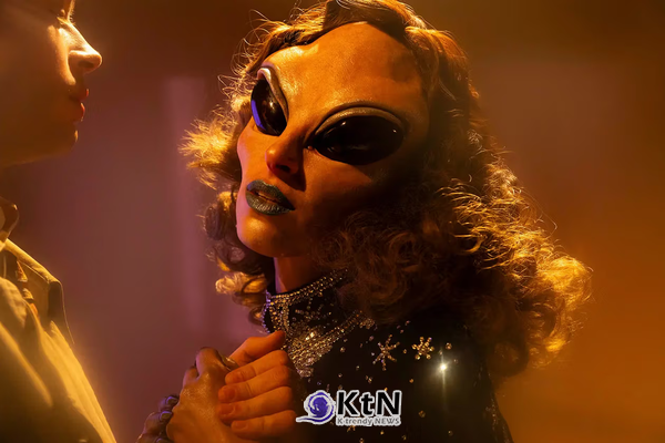 Chloé Wise Takes a Trip Into the Unknown in ‘Extrasensory’. 사진=Logan White, K trendy NEWS DB ⓒ케이 트렌디뉴스 무단전재 및 수집, 재배포금지