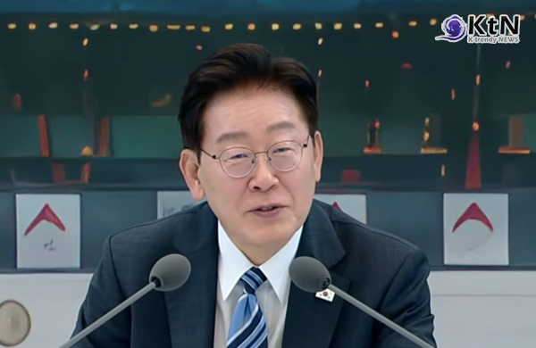 이재명 대통령이 자본시장 선진화의 핵심 입법 과제인 주가 누르기 방지법의 신속한 처리와 시장 변동성을 키운 단일종목 레버리지 상장지수펀드(ETF)에 대한 보완 대책 마련을 강력히 지시했다.  사진=2026. 07.15 방송화면 갈무리   K trendy NEWS DB ⓒ케이 트렌디뉴스 무단전재 및 수집, 재배포금지