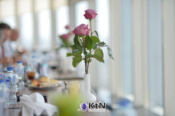 [AI 시대 브랜드 전략①] AI가 다시 쓰는 기업 정체성. 사진=K trendy NEWS DB ⓒ케이 트렌디뉴스 무단전재 및 수집, 재배포금지
