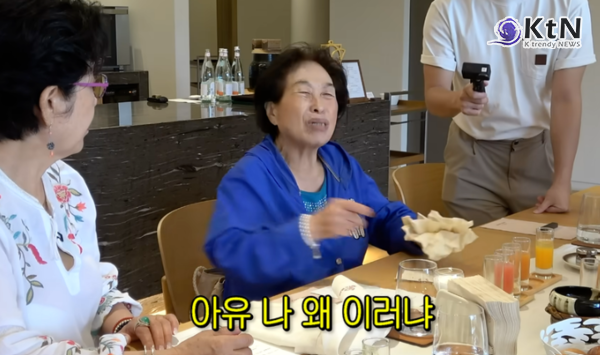  80대 고령의 배우 전원주가 동료 배우 선우용여의 유튜브 콘텐츠에서 심각한 건망증과 시공간 감각 저하 증상을 보여 팬들의 치매 우려가 쏟아지고 있다.  사진=2026. 07.24  영상 갈무리  K trendy NEWS DB ⓒ케이 트렌디뉴스 무단전재 및 수집, 재배포금지