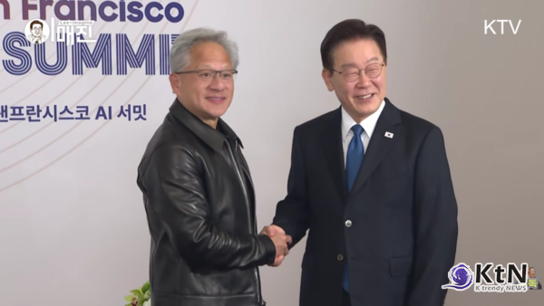 이재명 대통령과 젠슨 황 엔비디아 최고경영자(CEO)가 미국 샌프란시스코에서 면담을 갖고 대한민국 인공지능(AI) 산업 발전과 글로벌 협력 방안을 논의했다.   사진=2026. 07.25 ktv (이재명 대통령은 현지시간 24일 미국 샌프란시스코 시내 한 호텔에서 젠슨 황 CEO를 만나 “대한민국이 인공지능 황금시대로 진입하는 데 앞으로 더 중심적인 역할을 해주실 것으로 믿고 기대한다”고 말했다.) K trendy NEWS DB ⓒ케이 트렌디뉴스 무단전재 및 수집, 재배포금지