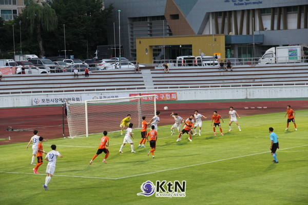 포천시민축구단(대표 장영구)은 26일 포천종합운동장에서 리그 3위 대전코레일FC를 상대로 치열한 승부를 펼치며 1-1 무승부를 기록했다. (사진=조영식 기자)