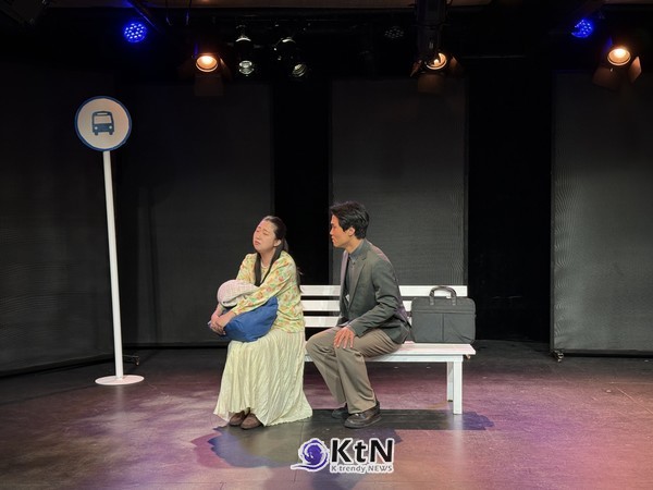 이재상 신작 ‘정류장’, 한일 배우의 모국어로 풀어낸 사랑과 선택. 사진=Theatre M.I.R X THEATRE ATMAN , K trendy NEWS DB ⓒ케이 트렌디뉴스 무단전재 및 수집, 재배포금지