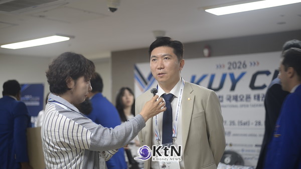 유승민 제42대 대한체육회장이 서울 장충체육관에서 K trendy NEWS와 인터뷰하고 있다. 제7회 김운용컵 국제오픈태권도대회 (7th KIM UN YONG CUP (G1) INTERNATIONAL OPEN TAEKWONDO CHAMPIONSHIPS) 사진=K trendy NEWS DB ⓒ케이 트렌디뉴스 무단전재 및 수집, 재배포금지