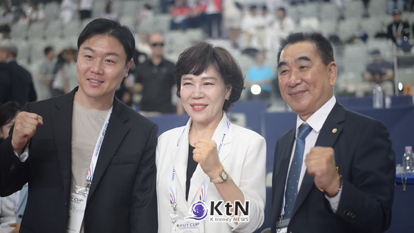 전현희 의원과 최재춘 김운용스포츠위원회 위원장. 제7회 김운용컵 국제오픈태권도대회 (7th KIM UN YONG CUP (G1) INTERNATIONAL OPEN TAEKWONDO CHAMPIONSHIPS) 사진=K trendy NEWS DB ⓒ케이 트렌디뉴스 무단전재 및 수집, 재배포금지