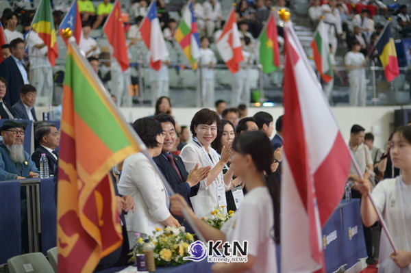 전현희 국회의원. 제7회 김운용컵 국제오픈태권도대회 (7th KIM UN YONG CUP (G1) INTERNATIONAL OPEN TAEKWONDO CHAMPIONSHIPS) 사진=K trendy NEWS DB ⓒ케이 트렌디뉴스 무단전재 및 수집, 재배포금지