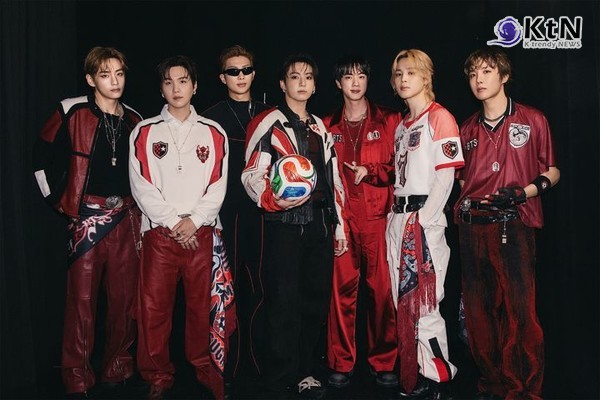  방탄소년단(BTS 정국 지민 제이홉 뷔 RM 진 슈가 )의 정규 5집 ‘아리랑’이 한정판 바이닐 판매와 월드컵 결승 무대의 화제성을 등에 업고 빌보드 200에서 17계단 뛰어오르며 톱10에 복귀했다.   사진=2026. 07.27 빅히트뮤직   K trendy NEWS DB ⓒ케이 트렌디뉴스 무단전재 및 수집, 재배포금지