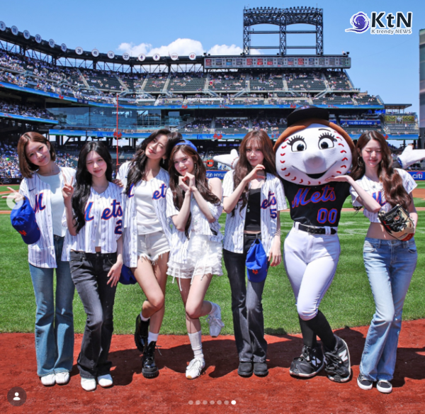 아이브(IVE) 장원영이 북미 투어 도중 뉴욕 시티필드 마운드에 올라 메이저리그(MLB) 시구를 마쳤고, 홈팀 뉴욕 메츠는 로스앤젤레스 다저스를 8대3으로 꺾었다. 사진=2026. 07.27  mlb sns 갈무리 K trendy NEWS DB ⓒ케이 트렌디뉴스 무단전재 및 수집, 재배포금지