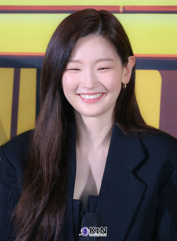 [KtN 현장포토] 박소담, 화사한 미소 더한 올블랙 스타일링… ‘경주기행’ 제작보고회   사진=2026. 07.27  K trendy NEWS DB ⓒ케이 트렌디뉴스 무단전재 및 수집, 재배포금지