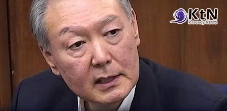 윤석열 전 대통령이 제20대 대통령선거 과정에서 윤우진 전 용산세무서장과 건진법사 전성배씨에 관한 허위사실을 공표한 혐의로 1심에서 징역 1년 6개월에 집행유예 3년을 선고받았다.  사진=2026. 07.27  방송화면 갈무리  K trendy NEWS DB ⓒ케이 트렌디뉴스 무단전재 및 수집, 재배포금지