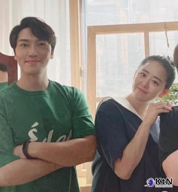 배우 문근영이 오랜 기간 창작 활동을 함께해 온 배우 정평과 최근 결혼하고, 자필 편지를 통해 “혼자가 아닌 둘의 삶”을 시작한다고 알렸다.   사진=2026. 07.29   정평  인스타그램 갈무리 K trendy NEWS DB ⓒ케이 트렌디뉴스 무단전재 및 수집, 재배포금지