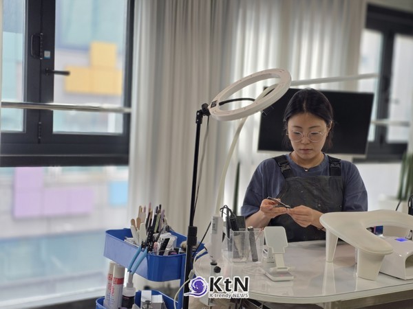 비바이에이치(B by H·Beauty by Heera), 손끝에서 읽는 K뷰티. 사진=K trendy NEWS DB ⓒ케이 트렌디뉴스 무단전재 및 수집, 재배포금지