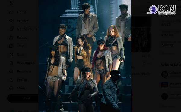 블랙핑크 제니, 2026 美 롤라팔루자 역대급 라이브·스타일 화제   사진=2026. 08.03  cr. itsbenfilmed /OA엔터테인먼트(ODDATELIER)    (글로벌 아이콘 블랙핑크 멤버 제니(JENNIE)가 미국 시카고 그랜트 파크에서 열린 ‘롤라팔루자 시카고(Lollapalooza Chicago)’ 메인 스테이지의 마지막 순서에 올라 약 1시간 동안 18곡을 밴드 라이브로 소화했다. 한국 여성 솔로 아티스트 최초의 롤라팔루자 헤드라이너 기록에 앤 드뮐미스터 커스텀 의상으로 구성한 로맨틱 밀리터리 룩과 스모키 메이크업을 더해지며 음악과 스타일 모두에 시선이 모였다.)  K trendy NEWS DB ⓒ케이 트렌디뉴스 무단전재 및 수집, 재배포금지