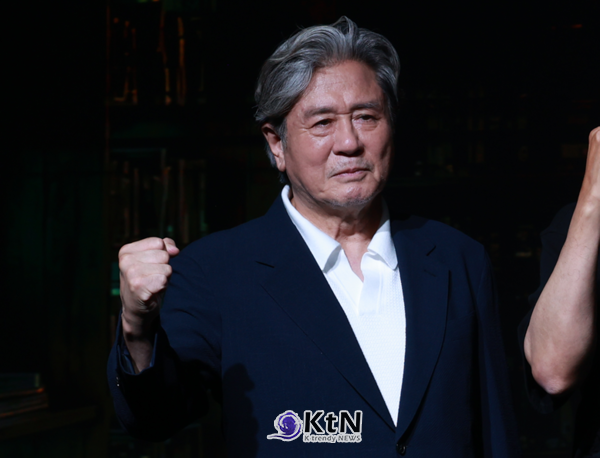배우 최민식과 한소희가 세대와 직급을 뛰어넘는 유쾌한 오피스 라이프를 그린 영화 '인턴'으로 올 추석 극장가 흥행 사냥에 나선다.  사진=2026. 08.04    K trendy NEWS DB ⓒ케이 트렌디뉴스 무단전재 및 수집, 재배포금지