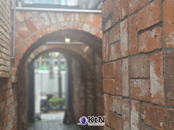 구띠커피갤러리, 전시가 있는 낮과 음악이 흐르는 저녁으로 방문의 폭 확장. 사진=구띠커피갤러리, K trendy NEWS DB ⓒ케이 트렌디뉴스 무단전재 및 수집, 재배포금지