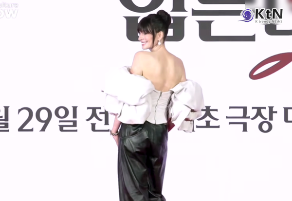  20년의 세월을 관통하여 귀환한 전설적인 영화 '악마는 프라다를 입는다 2'의 주역 메릴 스트립과 앤 해서웨이가 서울에서 그 화려한 시작을 알렸다. 스마트폰이 세상을 지배하는 2026년이라는 시대적 필연성을 강조한 이들은 한국의 장인 정신이 깃든 특별한 선물에 감동하며 작품에 담긴 묵직한 메시지를 전했다. 사진=2026. 04.08  K trendy NEWS DB ⓒ케이 트렌디뉴스 무단전재 및 수집, 재배포금지
