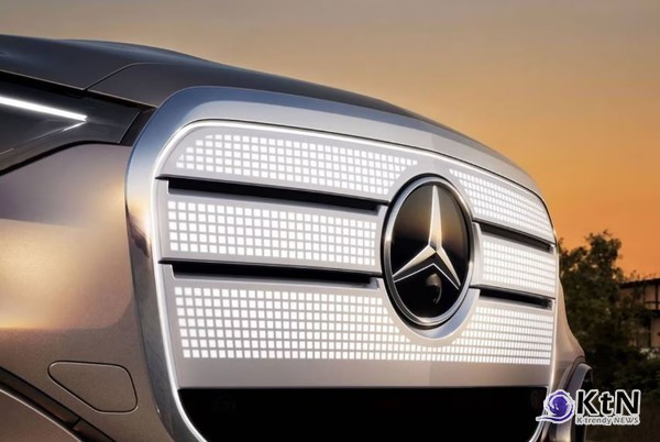 Mercedes-Benz Teases All-Electric GLC with Illuminated Iconic Grille. 사진=Mercedes-Benz, K trendy NEWS DB ⓒ케이 트렌디뉴스 무단전재 및 수집, 재배포금지
