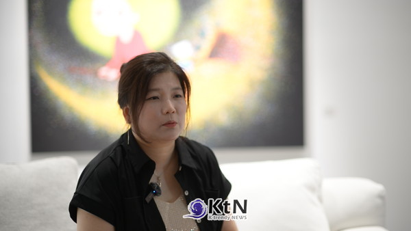 구승희 작가, 성공을 향하던 ‘파랑새’에서 가족·바람·물 한 잔으로…작은 꽃과 큰 눈, 장지 위에 쌓아온 가까운 행복. 사진=K trendy NEWS DB ⓒ케이 트렌디뉴스 무단전재 및 수집, 재배포금지