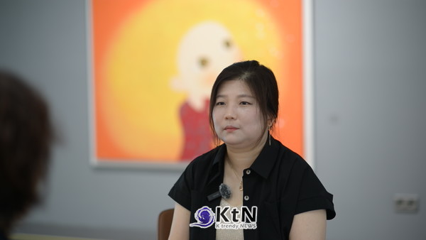 구승희 작가, 성공을 향하던 ‘파랑새’에서 가족·바람·물 한 잔으로…작은 꽃과 큰 눈, 장지 위에 쌓아온 가까운 행복. 사진=K trendy NEWS DB ⓒ케이 트렌디뉴스 무단전재 및 수집, 재배포금지