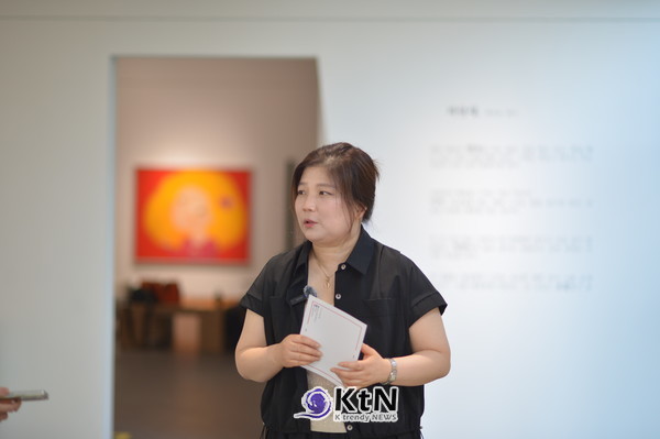 구승희 작가, 성공을 향하던 ‘파랑새’에서 가족·바람·물 한 잔으로…작은 꽃과 큰 눈, 장지 위에 쌓아온 가까운 행복. 사진=K trendy NEWS DB ⓒ케이 트렌디뉴스 무단전재 및 수집, 재배포금지