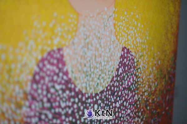 구승희, ‘기쁨가득’, Mixed media on canvas, 162×130cm, 2026. 사진=K trendy NEWS DB ⓒ케이 트렌디뉴스 무단전재 및 수집, 재배포금지