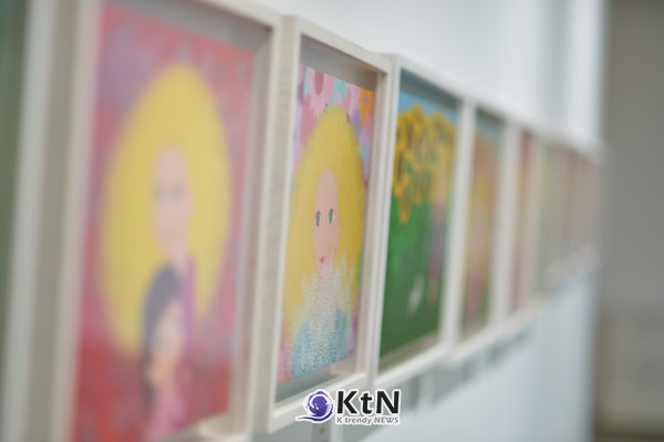 [K-ART, 구승희②] 점처럼 보이는 작은 꽃, 손으로 채운 시간의 밀도. 사진=K trendy NEWS DB ⓒ케이 트렌디뉴스 무단전재 및 수집, 재배포금지