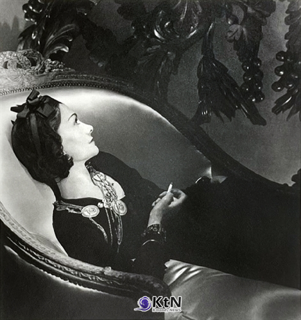 사진=호르스트 P. 호르스트 'Coco Chanel, Paris', 1937. 후대 젤라틴 실버 인화, 24.76×23.5㎝. 경매 출품 자료