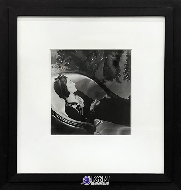 사진=호르스트 P. 호르스트 'Coco Chanel, Paris', 1937. 후대 젤라틴 실버 인화, 24.76×23.5㎝. 경매 출품 자료
