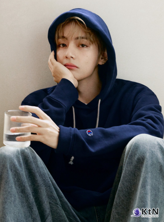 '셀린느·까르띠에 이어'  방탄소년단(BTS) 뷔, 美 챔피온 얼굴 됐다…‘뷔 효과’ 글로벌 패션 시장 흔든다  사진=2026. 08.11 브랜드 챔피온(Champion) sns  갈무리 K trendy NEWS DB ⓒ케이 트렌디뉴스 무단전재 및 수집, 재배포금지