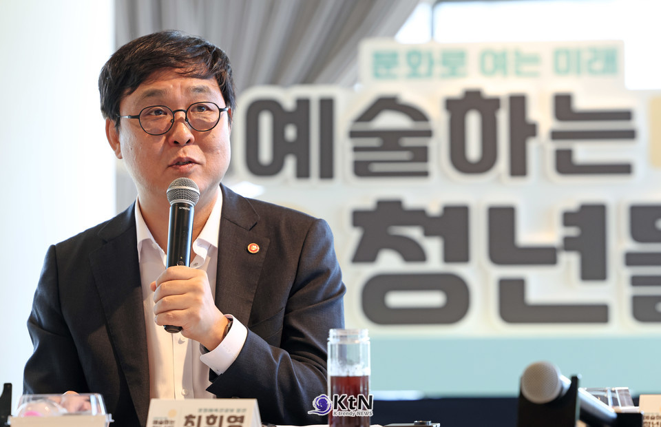 최휘영 문화체육관광부 장관은 간담회에서 “청년들이 문화예술 현장에서 마주하는 고민을 가감 없이 듣고, 이를 정책에 담아내는 것이 무엇보다 중요하다”며 청년 창작자가 마음껏 도전하고 성장할 수 있는 지원체계를 지속적으로 마련하겠다고 밝혔다. /사진=문화체육관광부, K trendy NEWS DB ⓒ케이 트렌디뉴스 무단전재 및 수집, 재배포금지