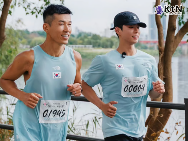 잘 될 거야 대한민국…박보검·션, 광복절 달군 태극기 러닝의 선한 영향력  사진=2026. 08.15  박보검 SNS 배우 박보검과 가수 션이 제81주년 광복절을 맞아 태극기를 가슴에 달고 달리는 기부 마라톤에 동참하며 사회적 나눔을 실천했다.  K trendy NEWS DB ⓒ케이 트렌디뉴스 무단전재 및 수집, 재배포금지