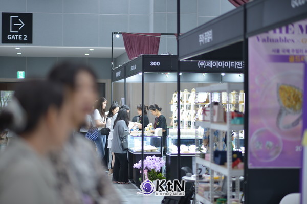 2026 서울 국제 주얼리 & 액세서리 쇼 THE MOST Valuables 2026. 사진=Descente, K trendy NEWS DB ⓒ케이 트렌디뉴스 무단전재 및 수집, 재배포금지