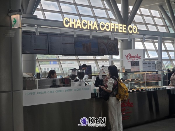 차차커피코(CHACHA COFFEE CO.) KTX 행신역점. 사진=Descente, K trendy NEWS DB ⓒ케이 트렌디뉴스 무단전재 및 수집, 재배포금지