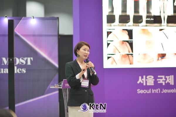 CMK 이미지코리아 조미경 대표, 웜·쿨에 골드·실버 연결…크기·형태·겹침 방식도 체형과 얼굴 비례 따라 구분. 사진=K trendy NEWS DB ⓒ케이 트렌디뉴스 무단전재 및 수집, 재배포금지