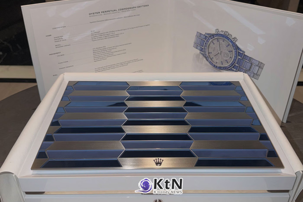 롤렉스가 나눈 고객의 계급 'Rolex Oyster Perpetual Cosmograph Daytona “Ice Gradient”'. 사진=champagnepapi 인스타그램 갈무리, K trendy NEWS DB ⓒ케이 트렌디뉴스 무단전재 및 수집, 재배포금지