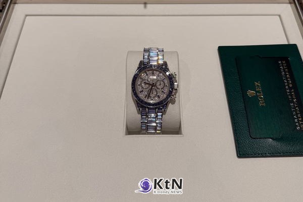 롤렉스가 나눈 고객의 계급 'Rolex Oyster Perpetual Cosmograph Daytona “Ice Gradient”'. 사진=champagnepapi 인스타그램 갈무리, K trendy NEWS DB ⓒ케이 트렌디뉴스 무단전재 및 수집, 재배포금지