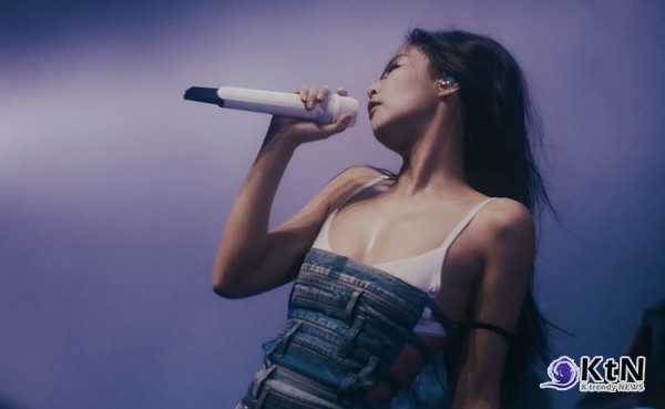 '그룹 블랙핑크(BLACKPINK) 멤버 제니(JENNIE)가 일본 대형 음악 페스티벌 ‘서머 소닉 2026’ 무대에서 기술적 돌발 상황을 겪었으나 무대를 끝까지 소화하며 3개월간 이어진 글로벌 페스티벌 대장정을 마무리했다.   사진=2026. 08.17  OA엔터테인먼트(ODDATELIER) / 제니 인스타그램  갈무리 K trendy NEWS DB ⓒ케이 트렌디뉴스 무단전재 및 수집, 재배포금지