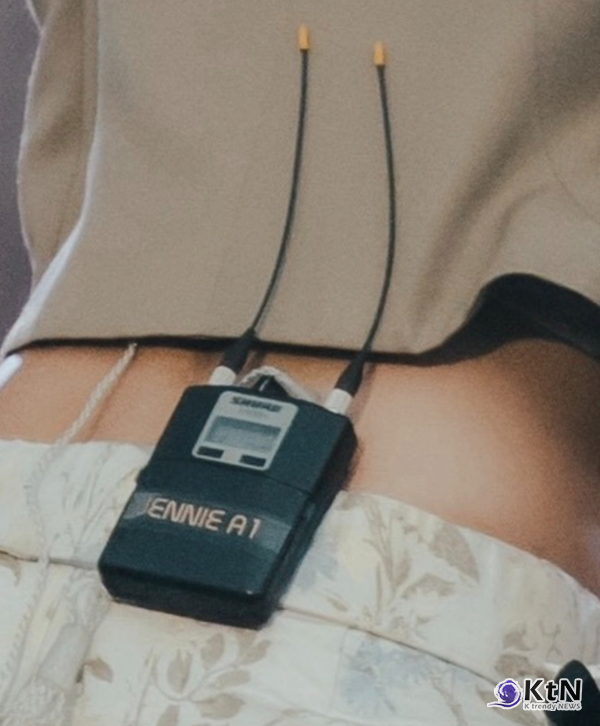 '그룹 블랙핑크(BLACKPINK) 멤버 제니(JENNIE)가 일본 대형 음악 페스티벌 ‘서머 소닉 2026’ 무대에서 기술적 돌발 상황을 겪었으나 무대를 끝까지 소화하며 3개월간 이어진 글로벌 페스티벌 대장정을 마무리했다.   사진=2026. 08.17  OA엔터테인먼트(ODDATELIER) / 제니 인스타그램  갈무리 K trendy NEWS DB ⓒ케이 트렌디뉴스 무단전재 및 수집, 재배포금지