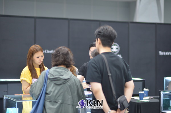 [인터뷰] 박혁진 엘라부띠끄 대표, 매장 대신 라이브 방송…세컨드 럭셔리 유통의 변화 사진=K trendy NEWS DB ⓒ케이 트렌디뉴스 무단전재 및 수집, 재배포금지