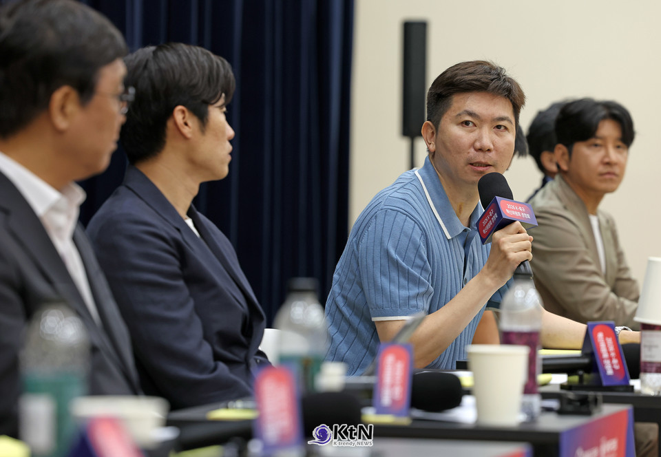 최휘영 문화체육관광부 장관이 유소년 축구 환경 개선을 ‘문체부가 풀어야 할 숙제’로 규정한 가운데, 박지성·유승민 K-축구 혁신위원회 공동위원장도 장기 계획과 유소년 투자 확대를 각각 강조했다. /사진=문화체육관광부, K trendy NEWS DB ⓒ케이 트렌디뉴스 무단전재 및 수집, 재배포금지