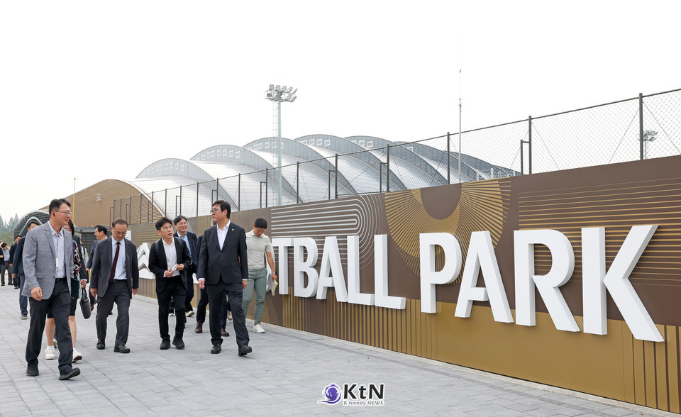 최휘영 문화체육관광부 장관이 유소년 축구 환경 개선을 ‘문체부가 풀어야 할 숙제’로 규정한 가운데, 박지성·유승민 K-축구 혁신위원회 공동위원장도 장기 계획과 유소년 투자 확대를 각각 강조했다. /사진=문화체육관광부, K trendy NEWS DB ⓒ케이 트렌디뉴스 무단전재 및 수집, 재배포금지
