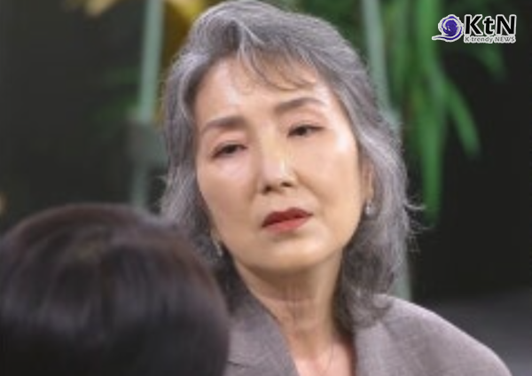 제작진도 몰랐다…이휘향, 백발 변신 이어 기저귀 차고 촬영한 사연  사진=2026. 08.20. MBN ‘김주하의 데이앤나잇’  배우 이휘향이 백발의 모습으로 방송에 출연해 신작 영화 촬영 과정과 은퇴를 고민했던 속내를 털어놓았다. K trendy NEWS DB ⓒ케이 트렌디뉴스 무단전재 및 수집, 재배포금지