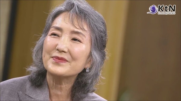 제작진도 몰랐다…이휘향, 백발 변신 이어 기저귀 차고 촬영한 사연  사진=2026. 08.20. MBN ‘김주하의 데이앤나잇’  배우 이휘향이 백발의 모습으로 방송에 출연해 신작 영화 촬영 과정과 은퇴를 고민했던 속내를 털어놓았다. K trendy NEWS DB ⓒ케이 트렌디뉴스 무단전재 및 수집, 재배포금지