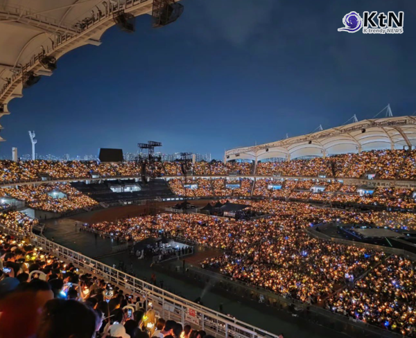 9년 만의 귀환…고양 뒤흔든 빅뱅 20주년 콘서트, 신곡 '빅' 무대 최초 공개  사진=2026. 08.22. VIP(팬덤)가 오래 기다렸던  그룹 빅뱅(BIGBANG)이 데뷔 20주년을 맞아 약 9년 만의 단독 콘서트로 대규모 월드투어의 서막을 열었다. ( @stass_yb) K trendy NEWS DB ⓒ케이 트렌디뉴스 무단전재 및 수집, 재배포금지